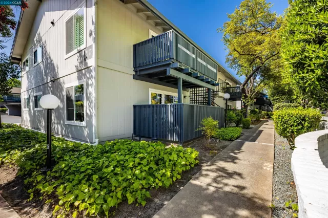 MLS: 41058551 Condo For Sale