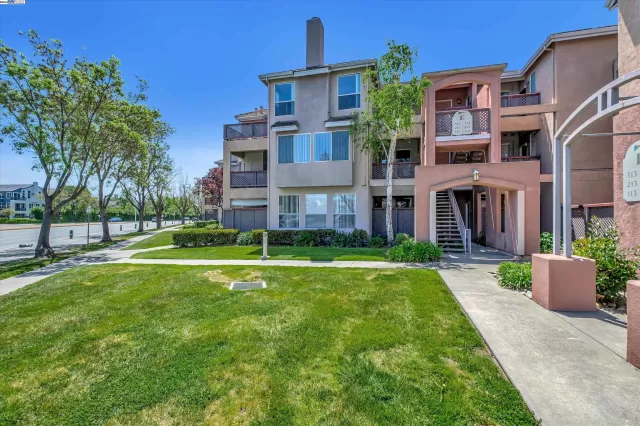 MLS: 41058557 Condo For Sale