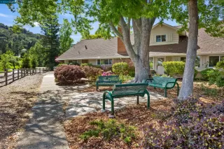 Photo #2: 41058596 Listing 