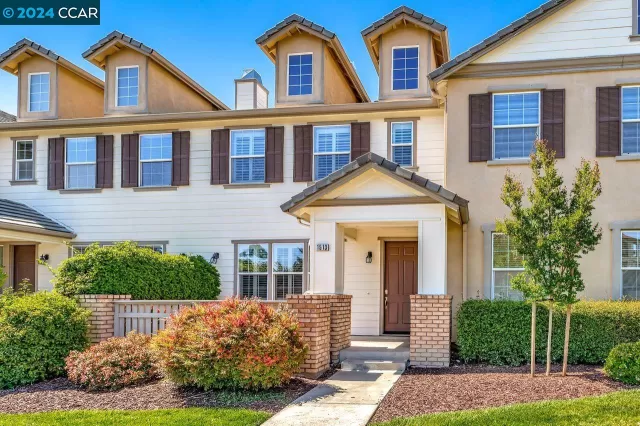 MLS: 41058602 Condo For Sale