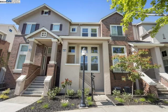 MLS: 41058891 Condo For Sale