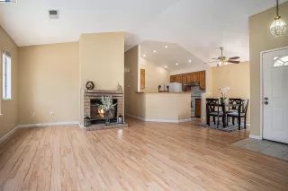 Photo #5: 41059037 Listing