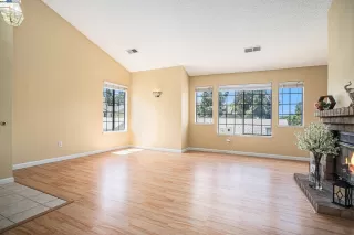 Photo #6: 41059037 Listing