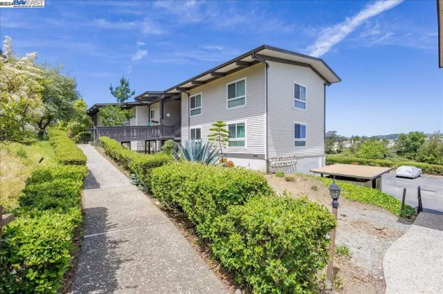 MLS: 41059074 Condo For Sale