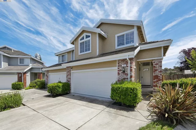MLS: 41059093 Condo For Sale