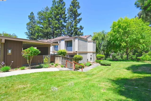 MLS: 41059298 Condo For Sale