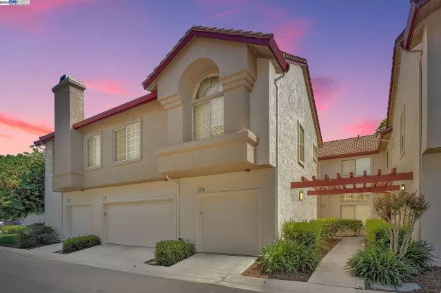 MLS: 41059921 Condo For Sale