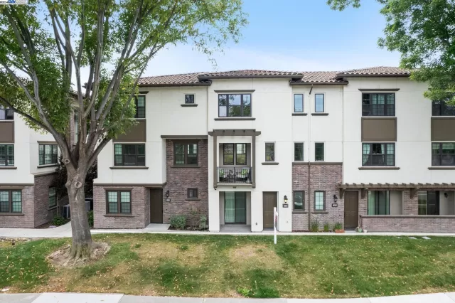 MLS: 41059935 Condo For Sale