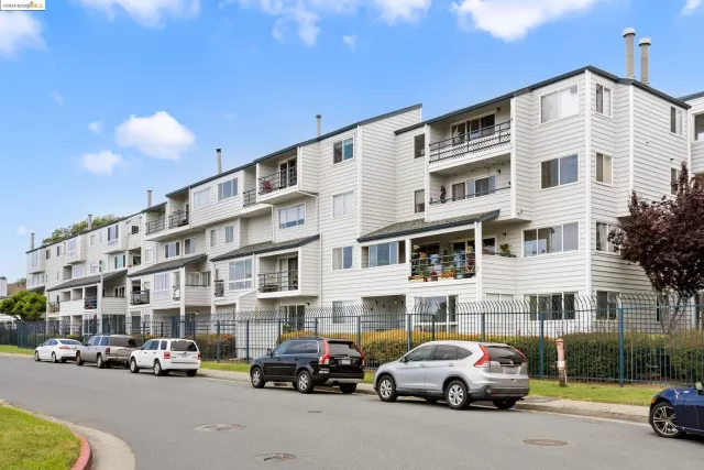 MLS: 41059954 Condo For Sale