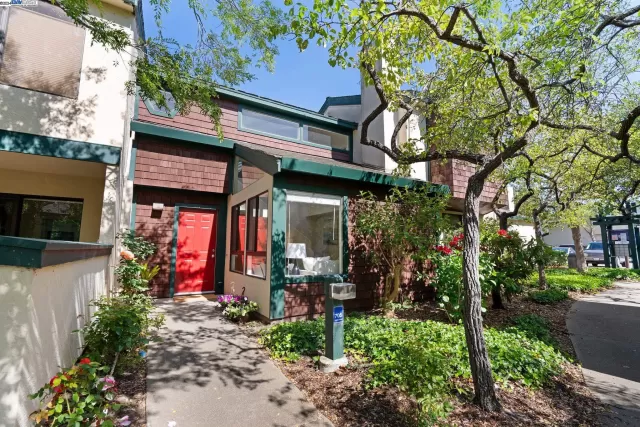 MLS: 41059960 Condo For Sale