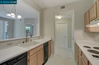 Photo #3: 41060000 Listing