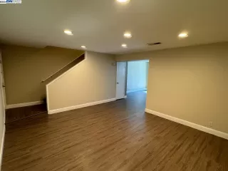 Photo #3: 41060102 Listing 