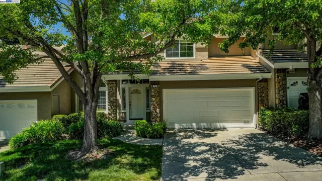 MLS: 41060127 Condo For Sale