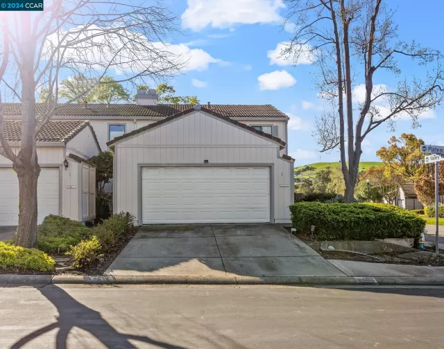 MLS: 41060153 Condo For Sale