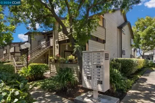 More Details about MLS # 41060268 : 3840 YORKSHIRE ST