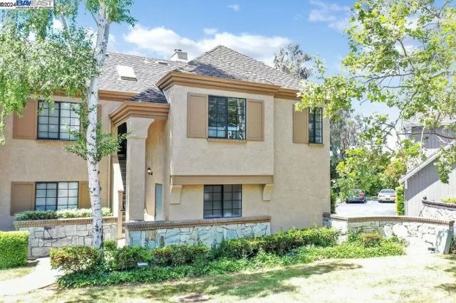 MLS: 41060308 Condo For Sale