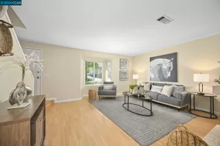 Photo #4: 41060703 Listing