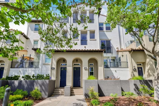 MLS: 41060794 Condo For Sale