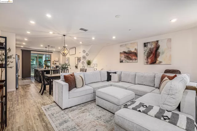 MLS: 41061095 Condo For Sale