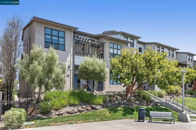 MLS: 41061119 Condo For Sale