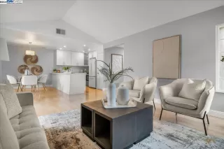 Photo #6: 41061178 Listing