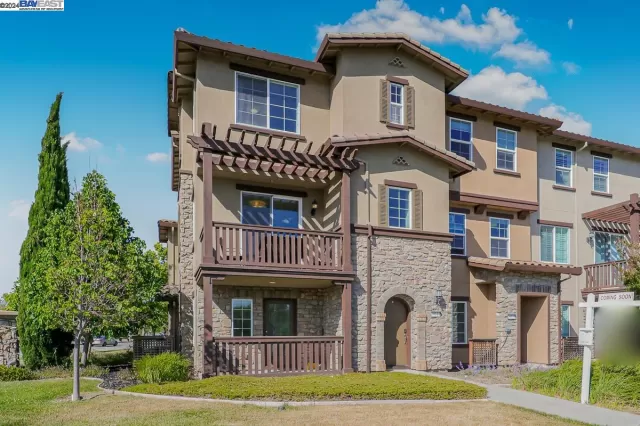 MLS: 41061336 Condo For Sale
