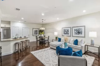 Photo #5: 41061359 Listing