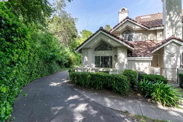 MLS: 41061384 Condo For Sale