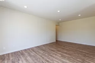 Photo #5: 41061515 Listing