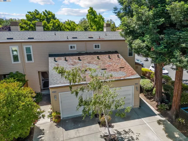 MLS: 41061596 Condo For Sale