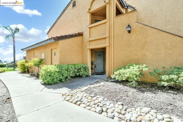 MLS: 41061814 Condo For Sale