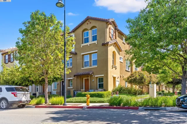 MLS: 41061872 Condo For Sale