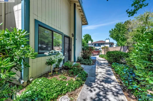 MLS: 41062162 Condo For Sale