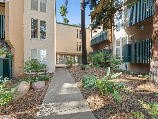 MLS: 41062237 Condo For Sale