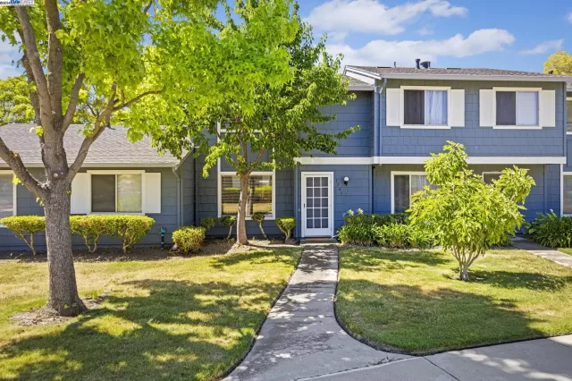 MLS: 41062296 Condo For Sale