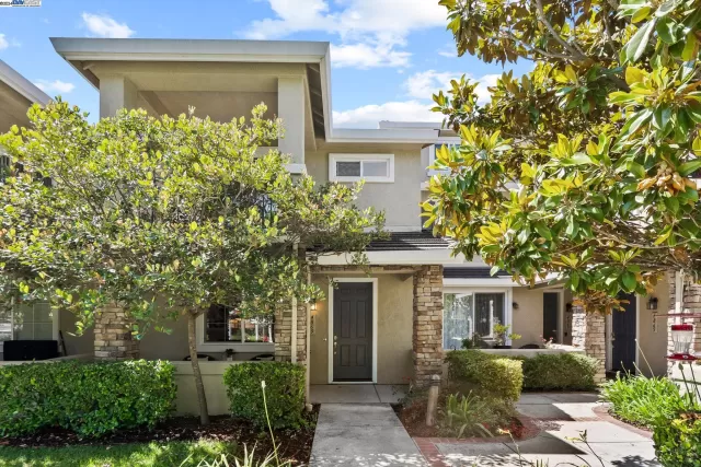 MLS: 41062393 Condo For Sale