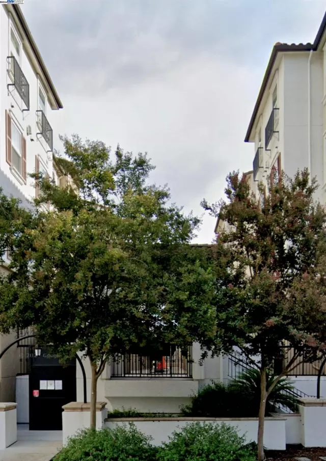 MLS: 41062418 Condo For Sale