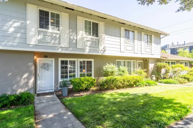 MLS: 41062477 Condo For Sale