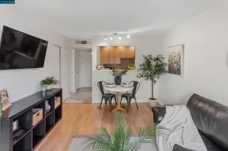 Photo #3: 41062619 Listing