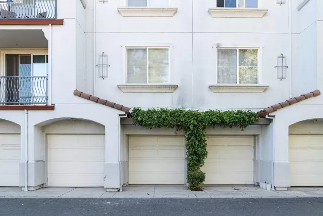 MLS: 41062653 Condo For Sale