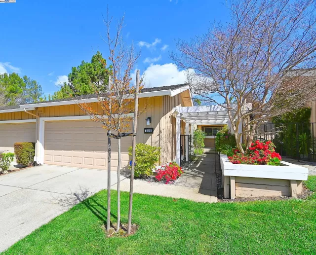 MLS: 41062915 Condo For Sale