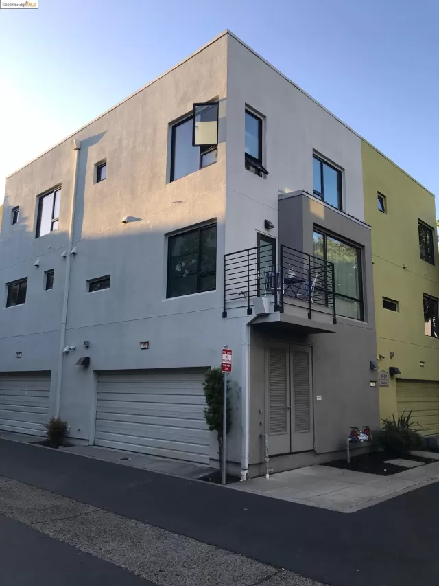 MLS: 41063039 Condo For Sale