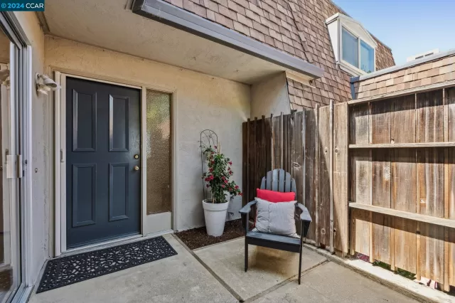 MLS: 41063613 Condo For Sale