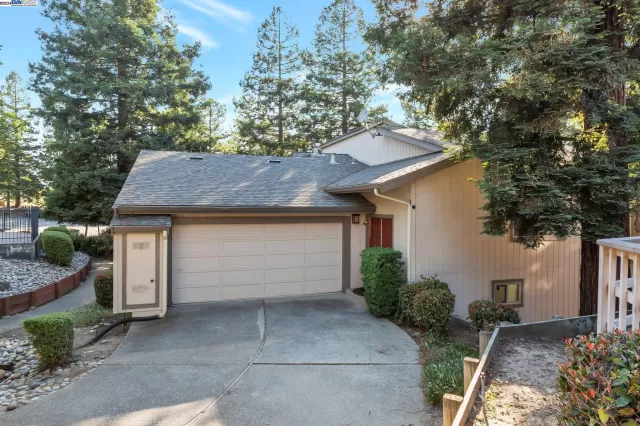 MLS: 41063676 Condo For Sale