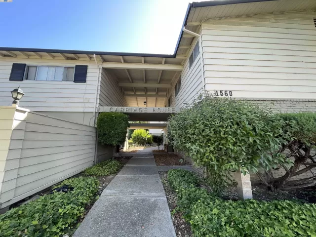 MLS: 41063713 Condo For Sale