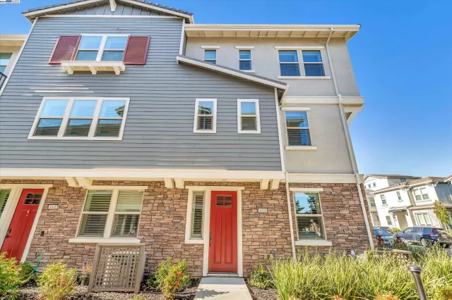 MLS: 41063751 Condo For Sale