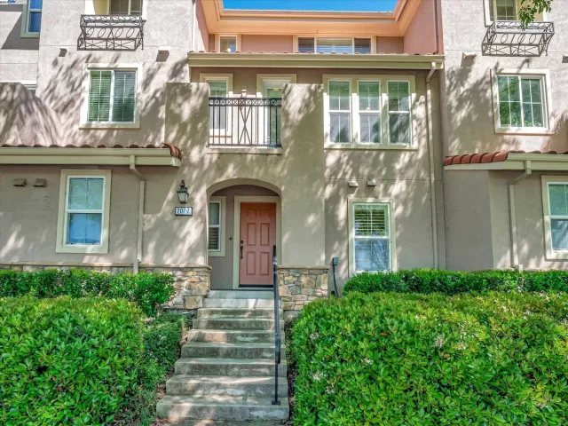 MLS: 41064073 Condo For Sale