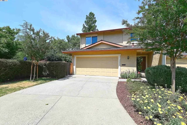 MLS: 41064081 Condo For Sale
