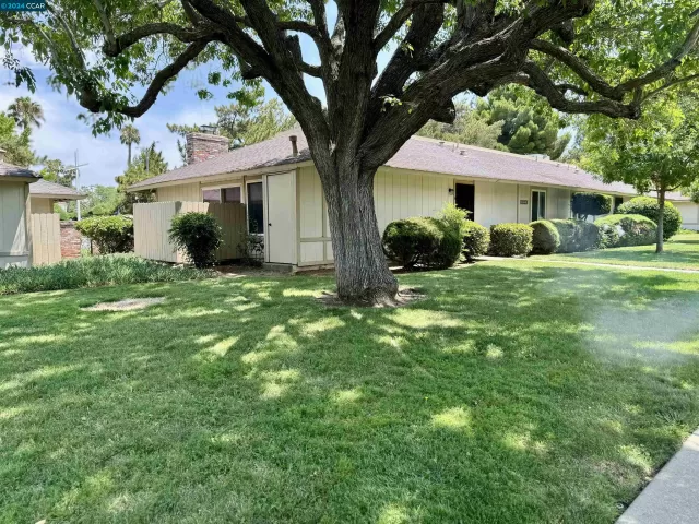 MLS: 41064298 Condo For Sale