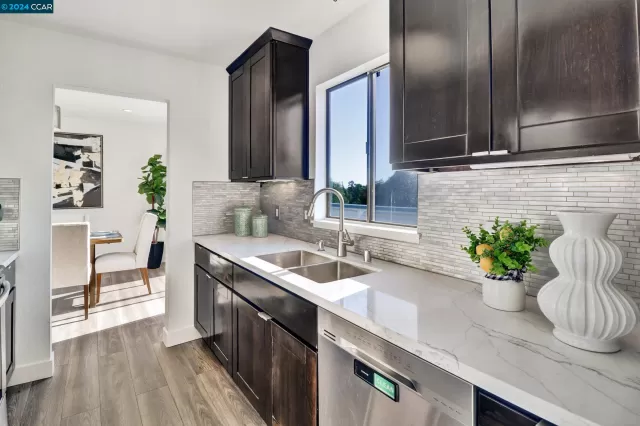 MLS: 41064304 Condo For Sale